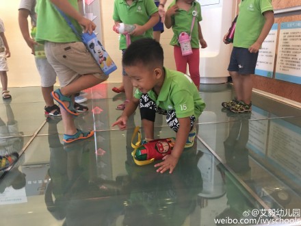 孩子们来到了生态城环卫科技体验馆 - 艾毅幼儿