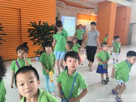 孩子们来到了生态城环卫科技体验馆 - 艾毅幼儿